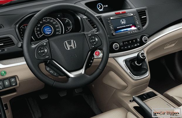 В салоне автомобиля Honda CR-V