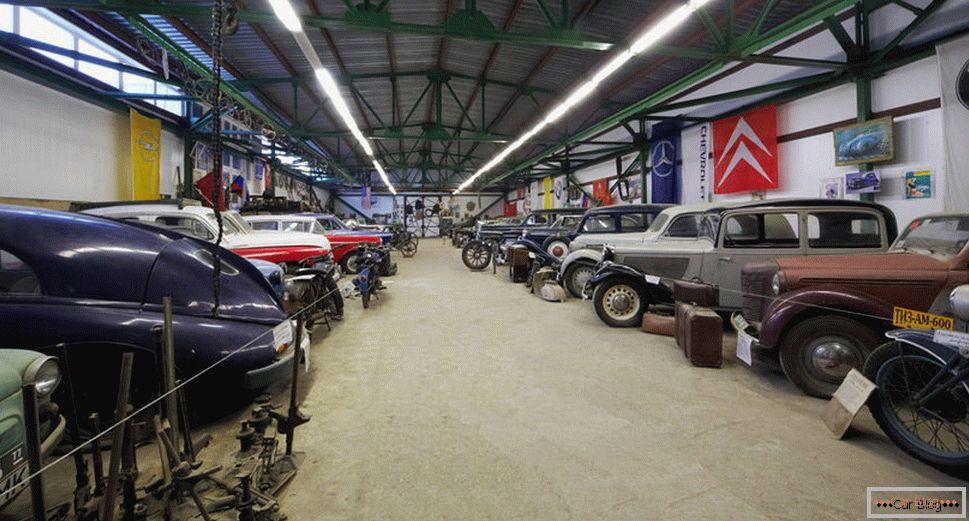 Ломаковський музей старовинних автомобілів і мотоциклів