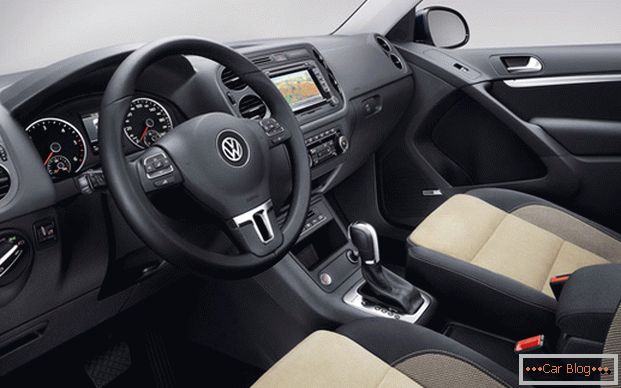 Зовнішній вигляд, якість матеріалів, комфорт - все в салоні Volkswagen Tiguan на вищому рівні