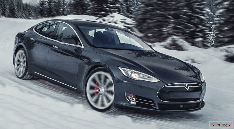 Дев'яносто тисяч Tesla Model S відгукуються виробником