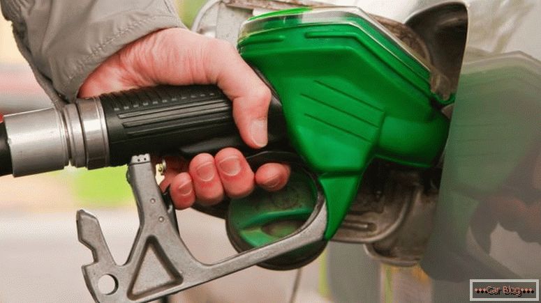 Знаючи витрату палива, автомобіль можна заправляти коли потрібно і скільки потрібно