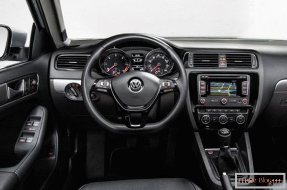 Салон автомобіля Volkswagen Jetta поєднує в собі простір і комфортабельність