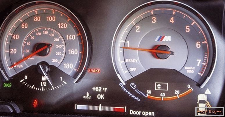 панель приборов BMW M2