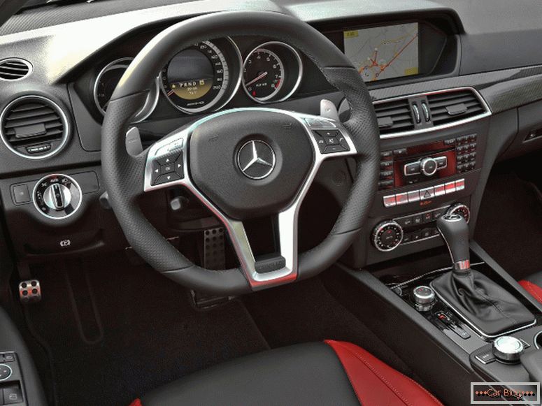 Mercedes-Benz C-клас 2014 року amg салон машини