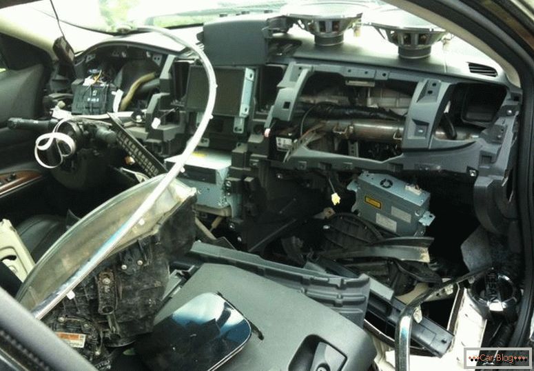 Nissan Teana в зламані постріли