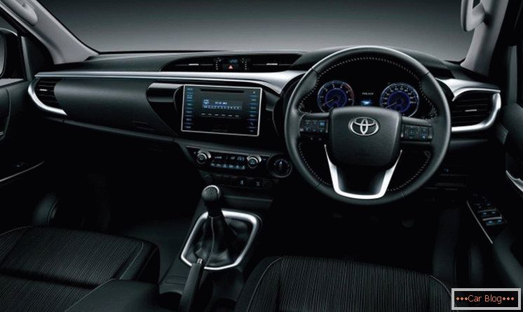 Пикап Toyota Hilux восьмого поколения