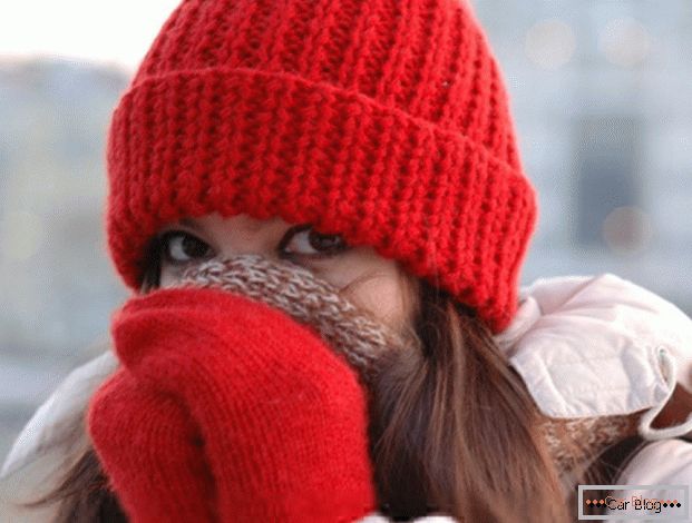 Якщо ви застрягли взимку в заглухлим авто - одягніться тепліше
