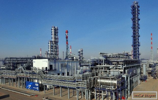 Омський НПЗ - один из крупнейших нефтеперерабатывающих заводов России