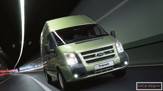 Ford Transit - один з кращих мікроавтобусів для перевезення пасажирів