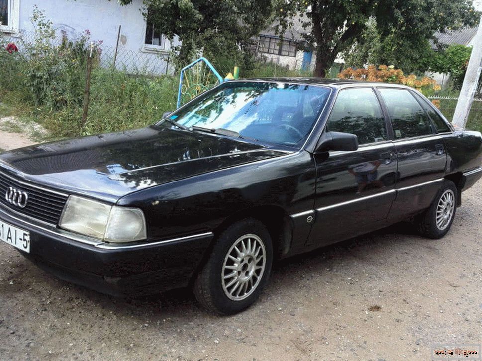 Audi 100 1990 року