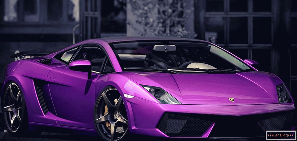 Безпека фіолетового автомобіля