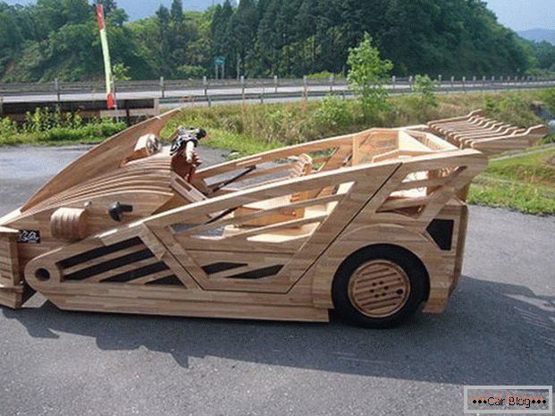 дерев'яний автомобіль