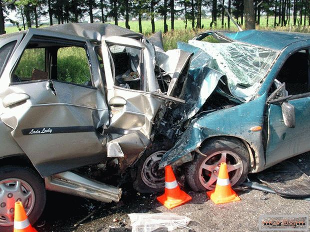 Автомобільні аварії стають причиною загибелі багатьох людей