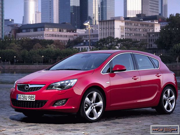 Комфорт і практичність -й риси автомобіля Opel Astra
