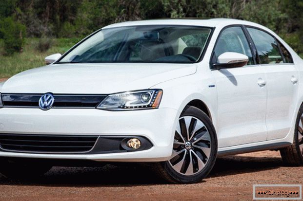зовнішність автомобиля Volkswagen Jetta говорит о том, что перед нами настоящий «немец»