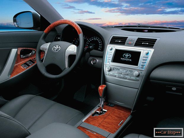 Приборная панель Toyota Camry