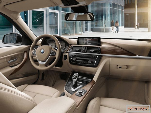 Салон автомобиля BMW 3