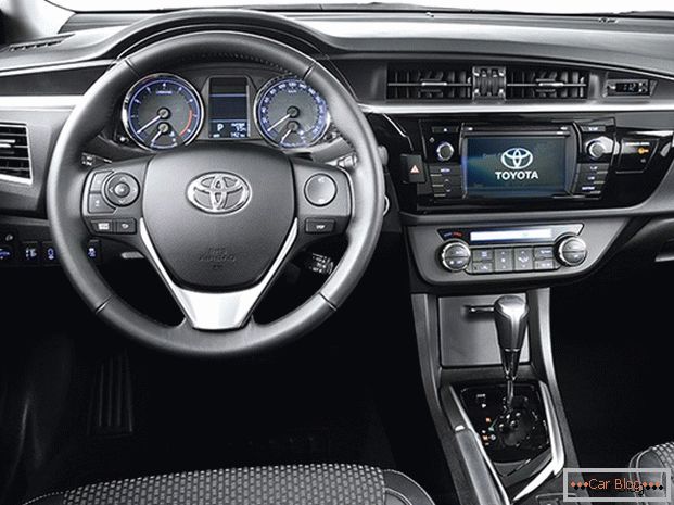 Салон Toyota Corolla відрізняється практичністю і комфортом