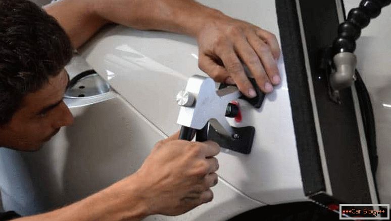 как сделать устранение вмятин на автомобиле без покраски своими руками