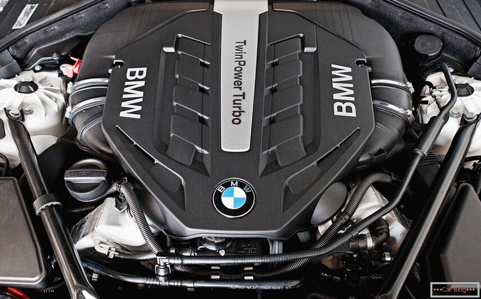BMW 750Li двигун